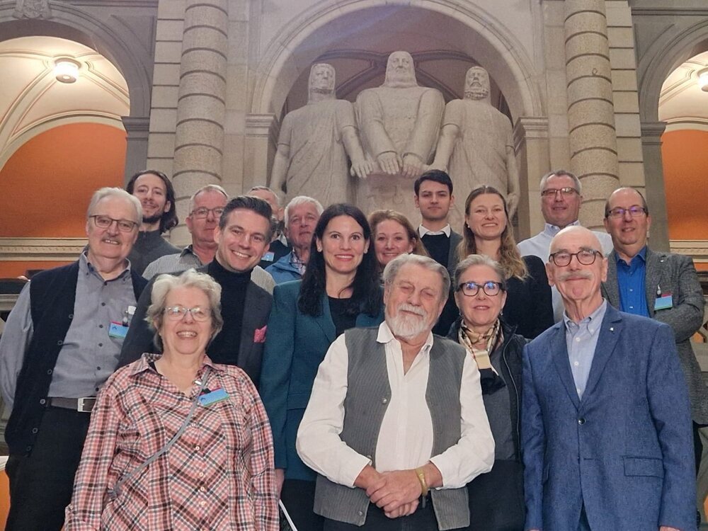 Nicolas Bandle mit einer Delegation der SVP Küsnacht im Bundeshaus in Bern